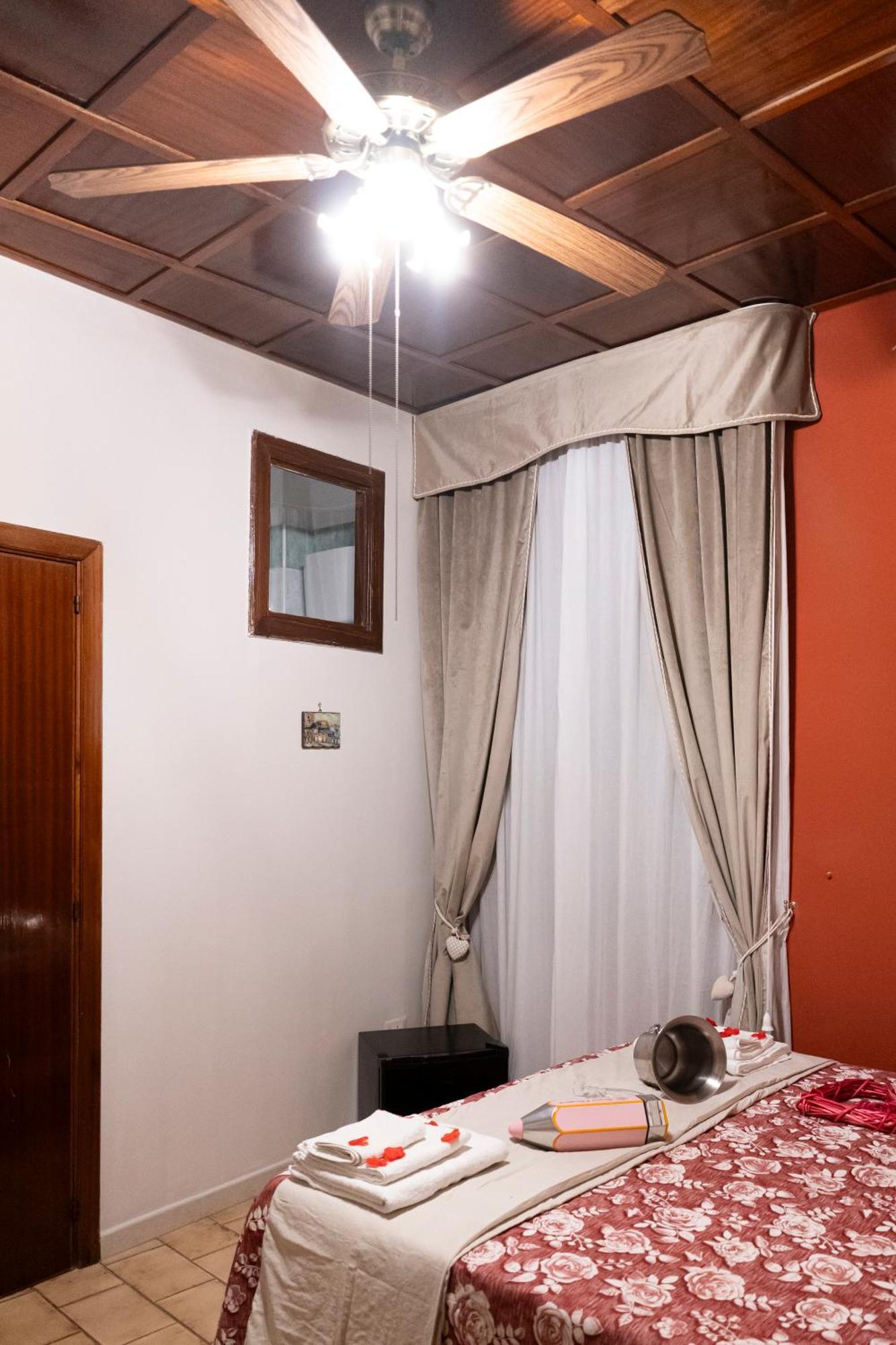 Affitta Camera Don Vittorio - Napoli Portacapuana Kültér fotó